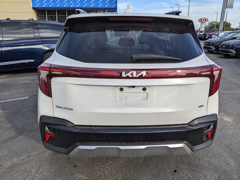 2024 Kia Seltos EX photo 2