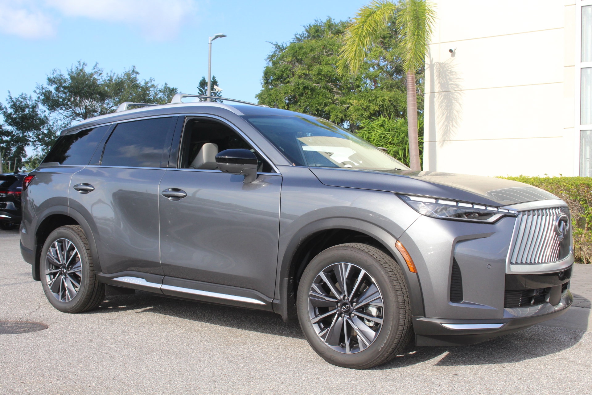 2026 Infiniti QX60 Luxe photo 8