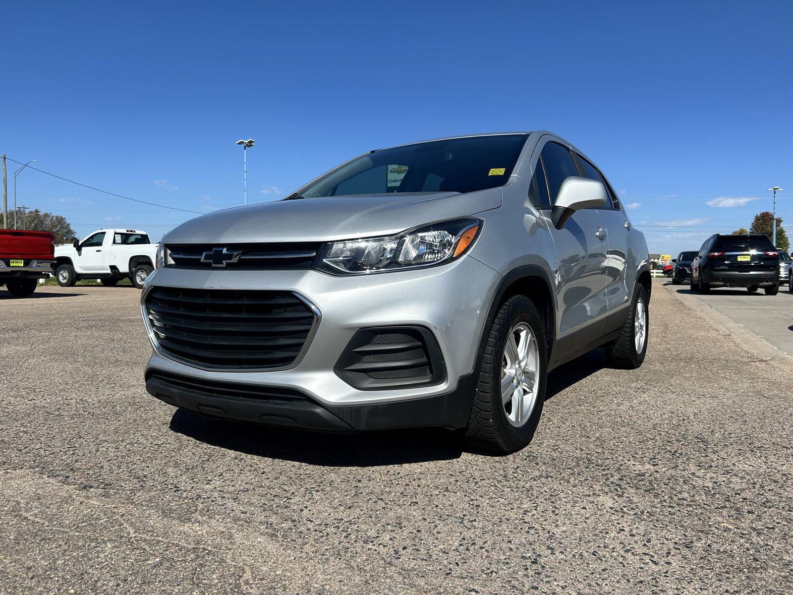 2020 Chevrolet Trax LS photo 3