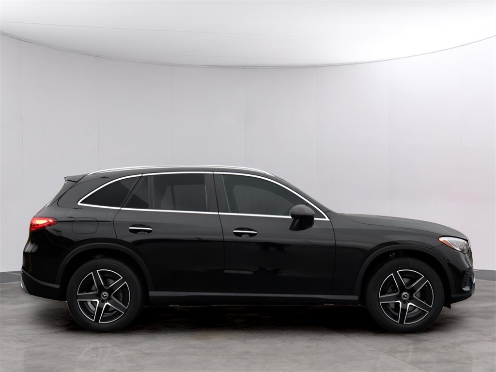 2026 Mercedes Benz GLC 300 4MATIC photo 4