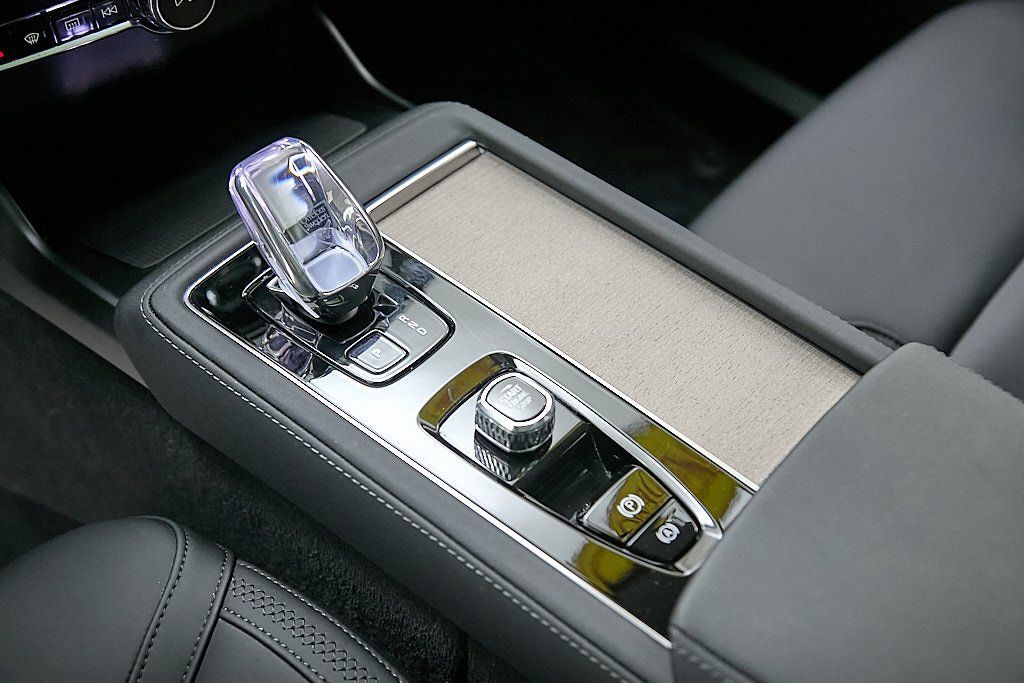 2026 VOLVO XC90 - Image 16