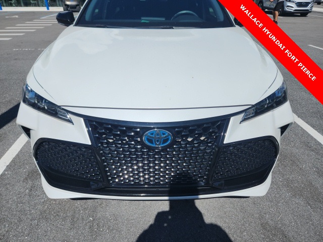 2022 Toyota Avalon Hybrid XSE photo 2