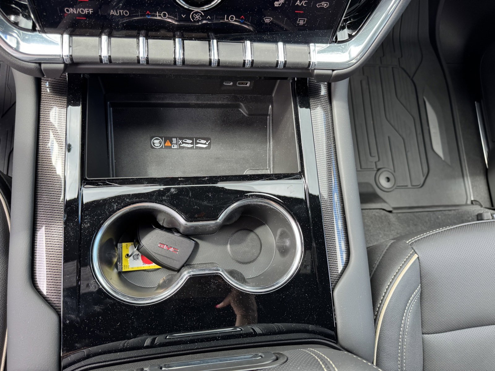 2025 Gmc Yukon XL photo 12