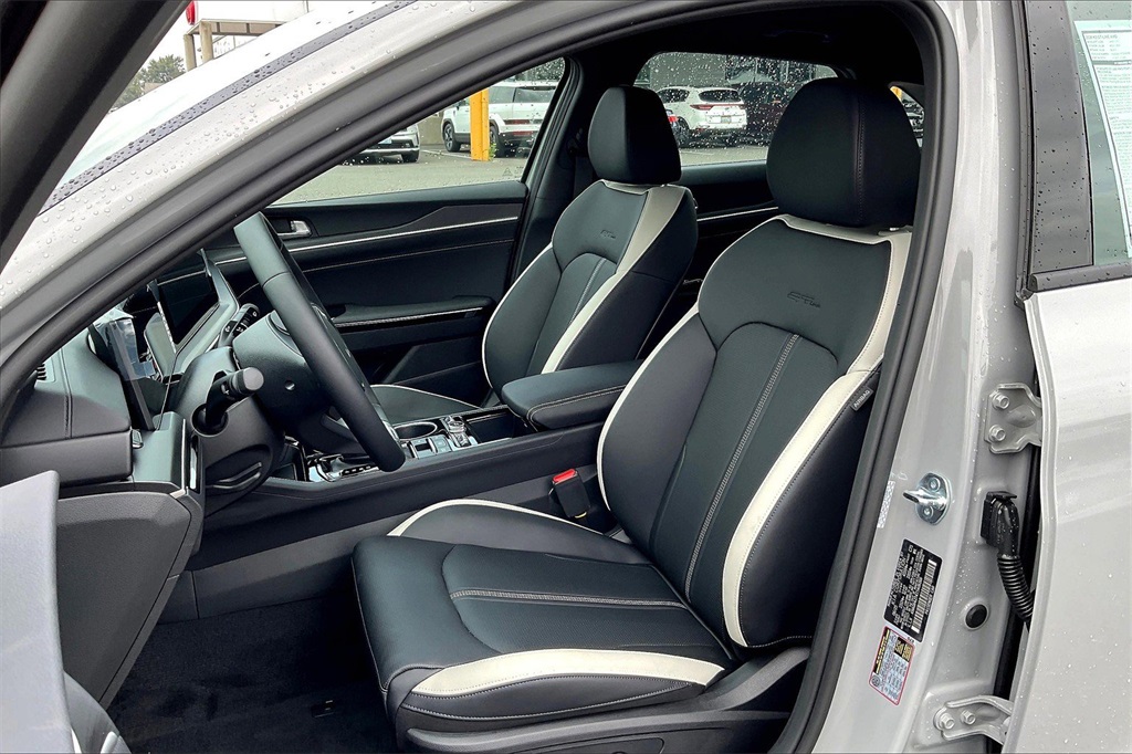 2026 Kia K5 GT-Line photo 8