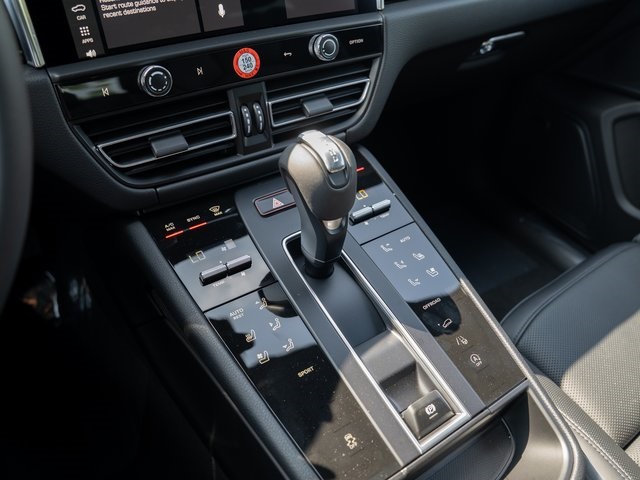 2026 Porsche Macan T photo 25