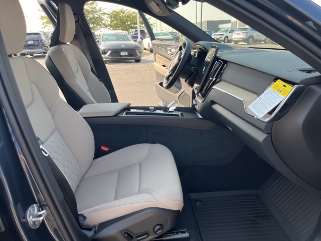 2026 Volvo XC60 B5 Plus photo 18