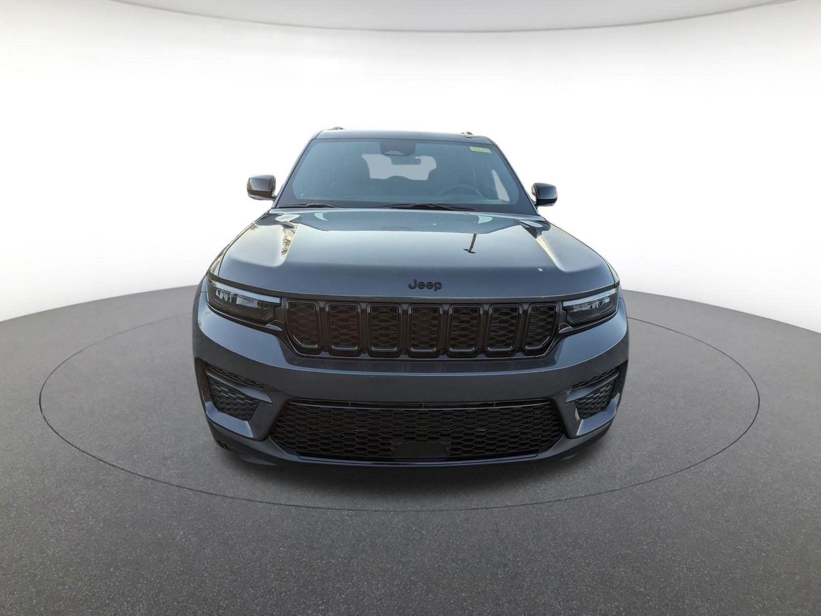 2025 Jeep Grand Cherokee Laredo Altitude photo 8