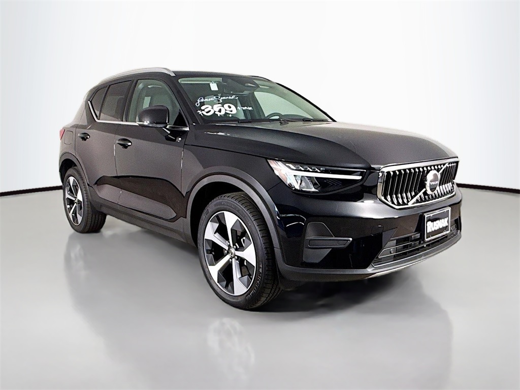2025 Volvo XC40 Core