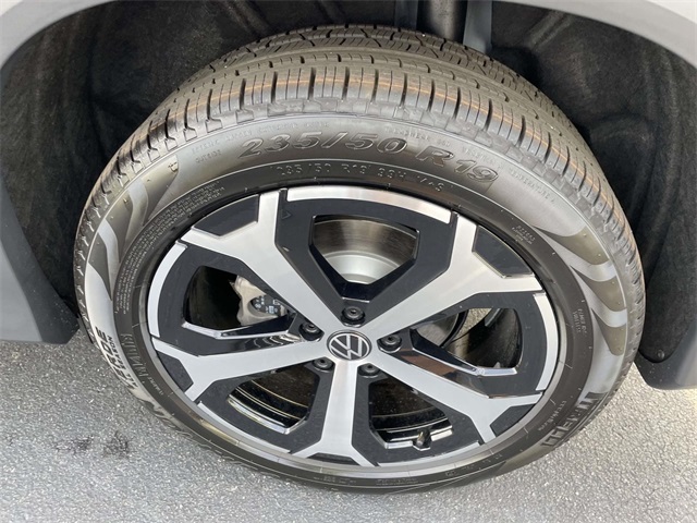 2025 Volkswagen Tiguan SE photo 9