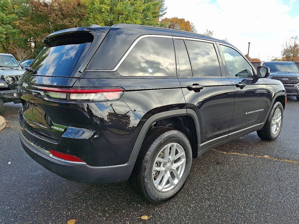 2025 Jeep Grand Cherokee Laredo X photo 3