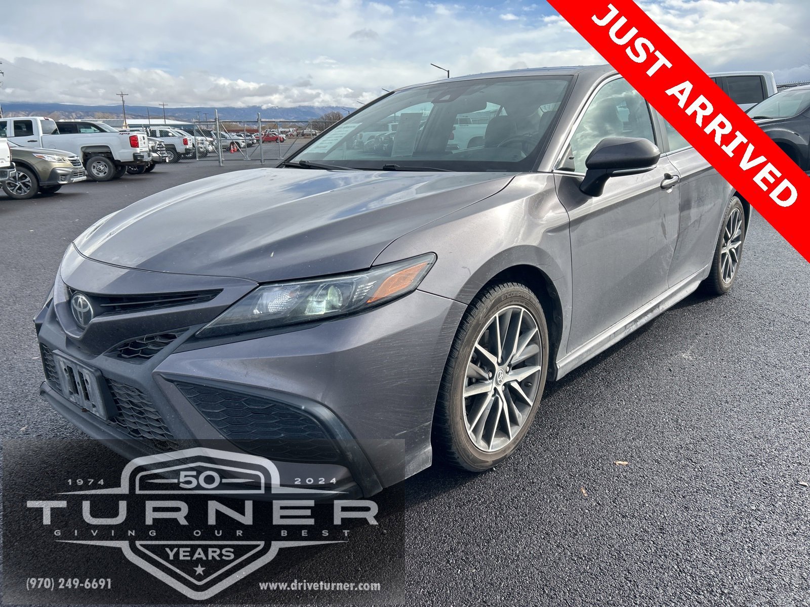 2022 Toyota Camry SE photo 4