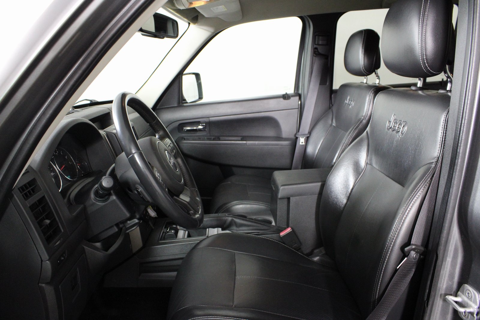 2012 Jeep Liberty Sport photo 3