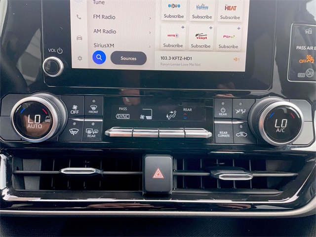 2024 Toyota Highlander LE photo 11