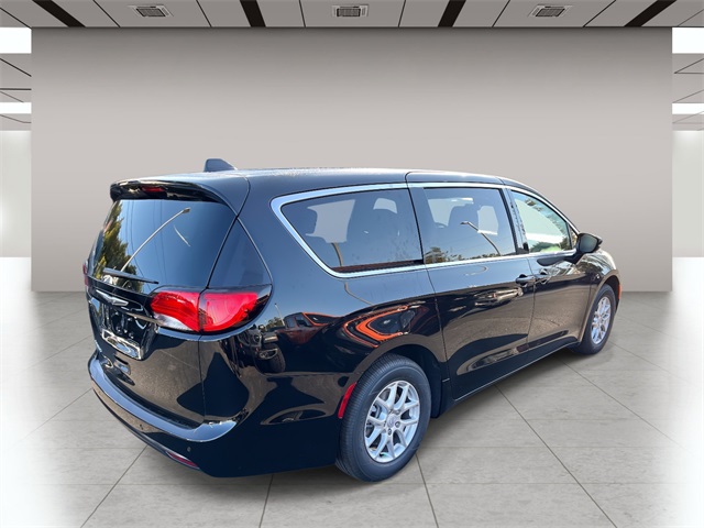 2026 Chrysler Voyager LX photo 3