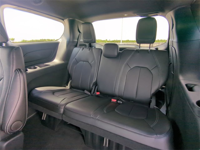 2026 Chrysler Voyager LX photo 14