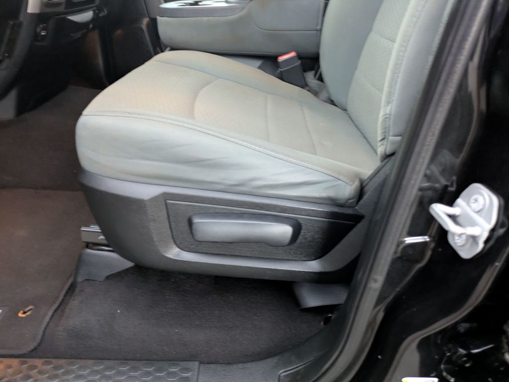 2016 Ram 1500 SLT photo 12