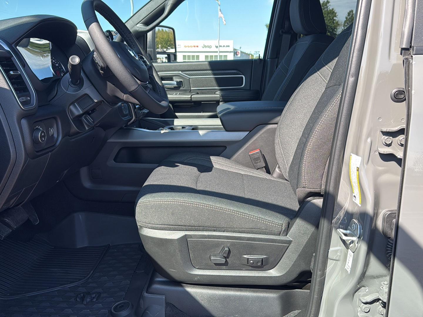2026 Ram 2500 Big Horn photo 8
