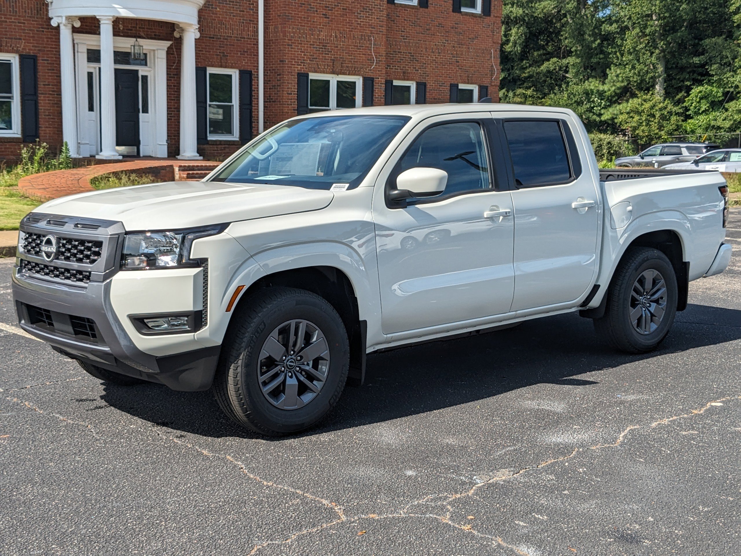 2025 Nissan Frontier SV photo 4