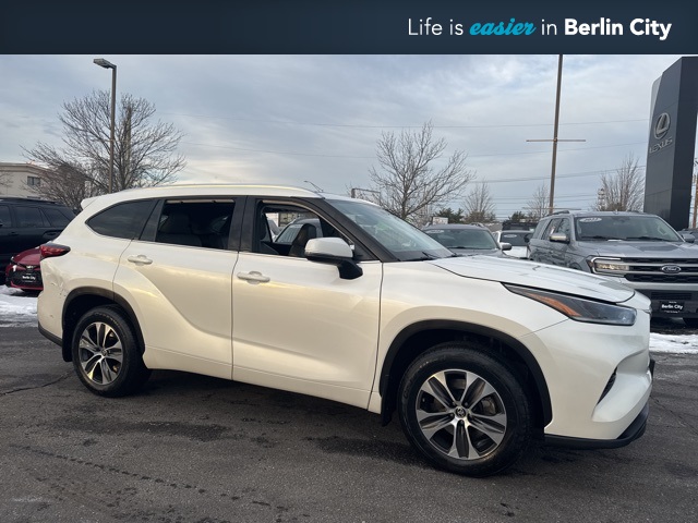 2021 Toyota Highlander XLE's photo