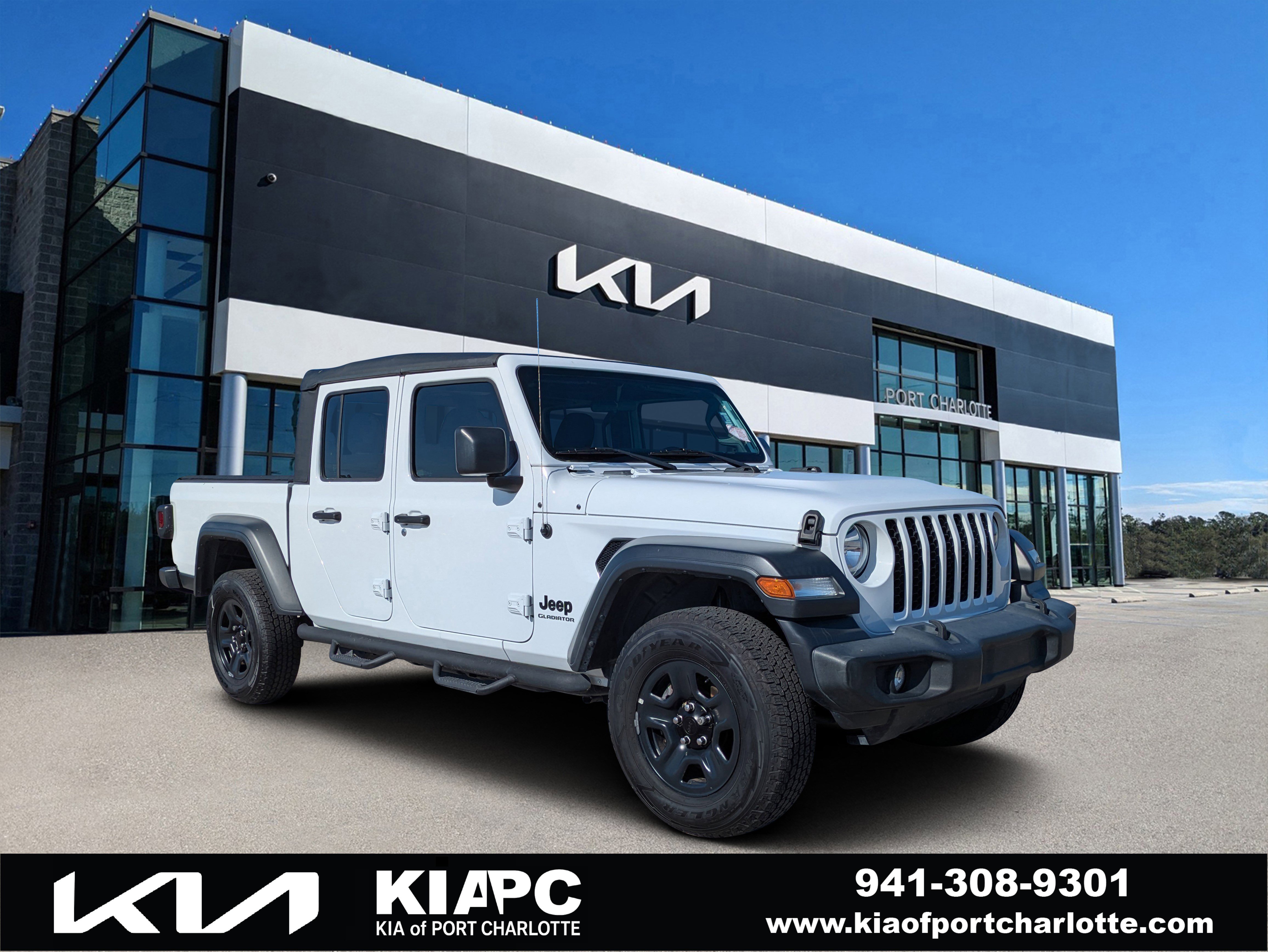 2020 Jeep Gladiator Sport's photo
