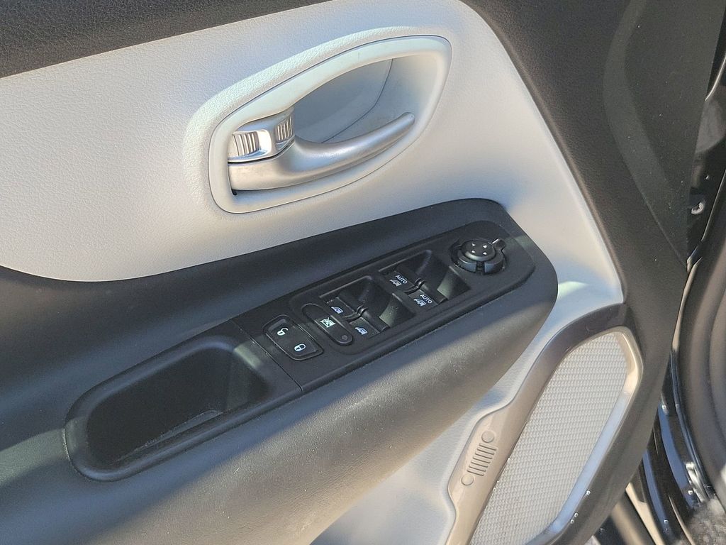 2022 Jeep Renegade Latitude photo 41