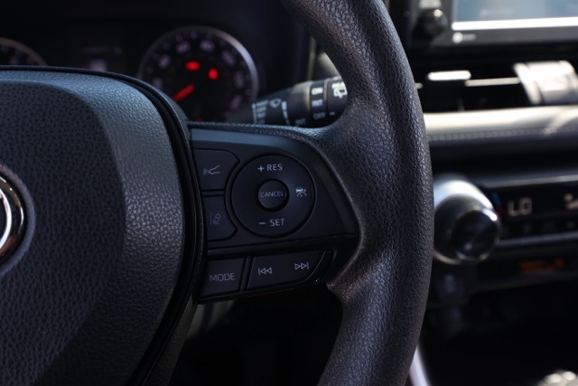 2022 Toyota RAV4 XLE photo 24