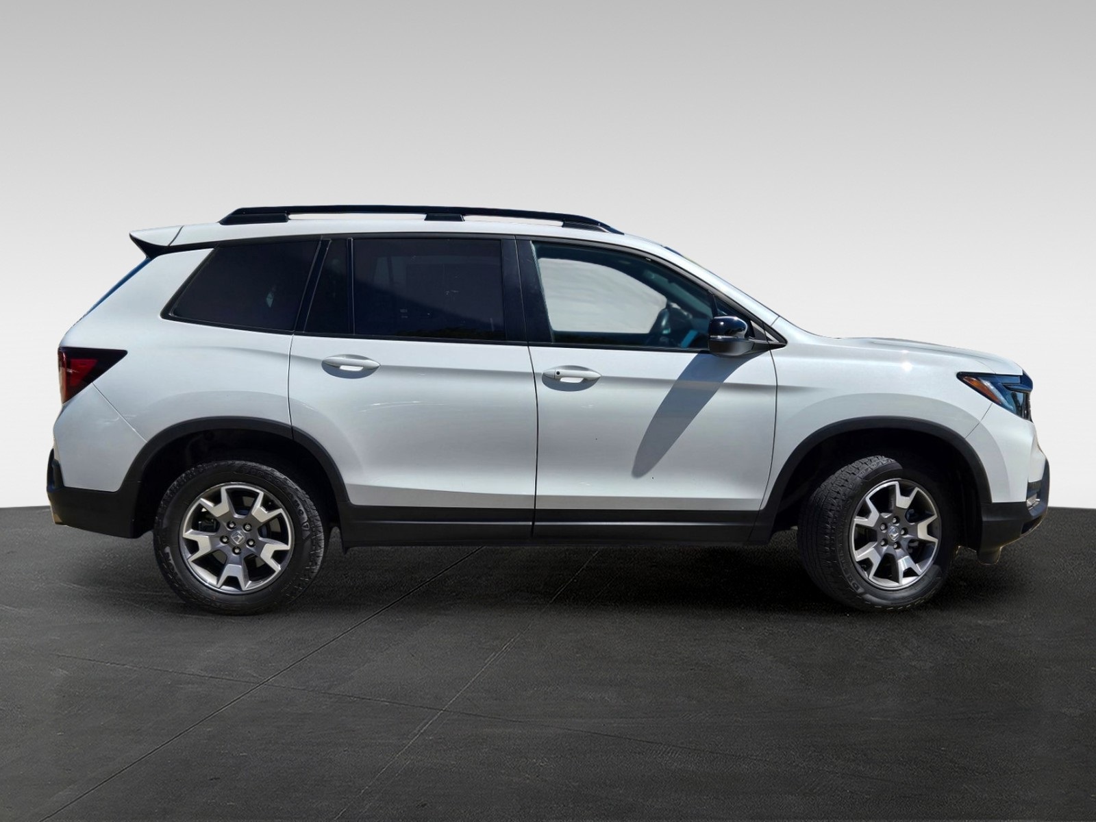 2022 Honda Passport TrailSport photo 2