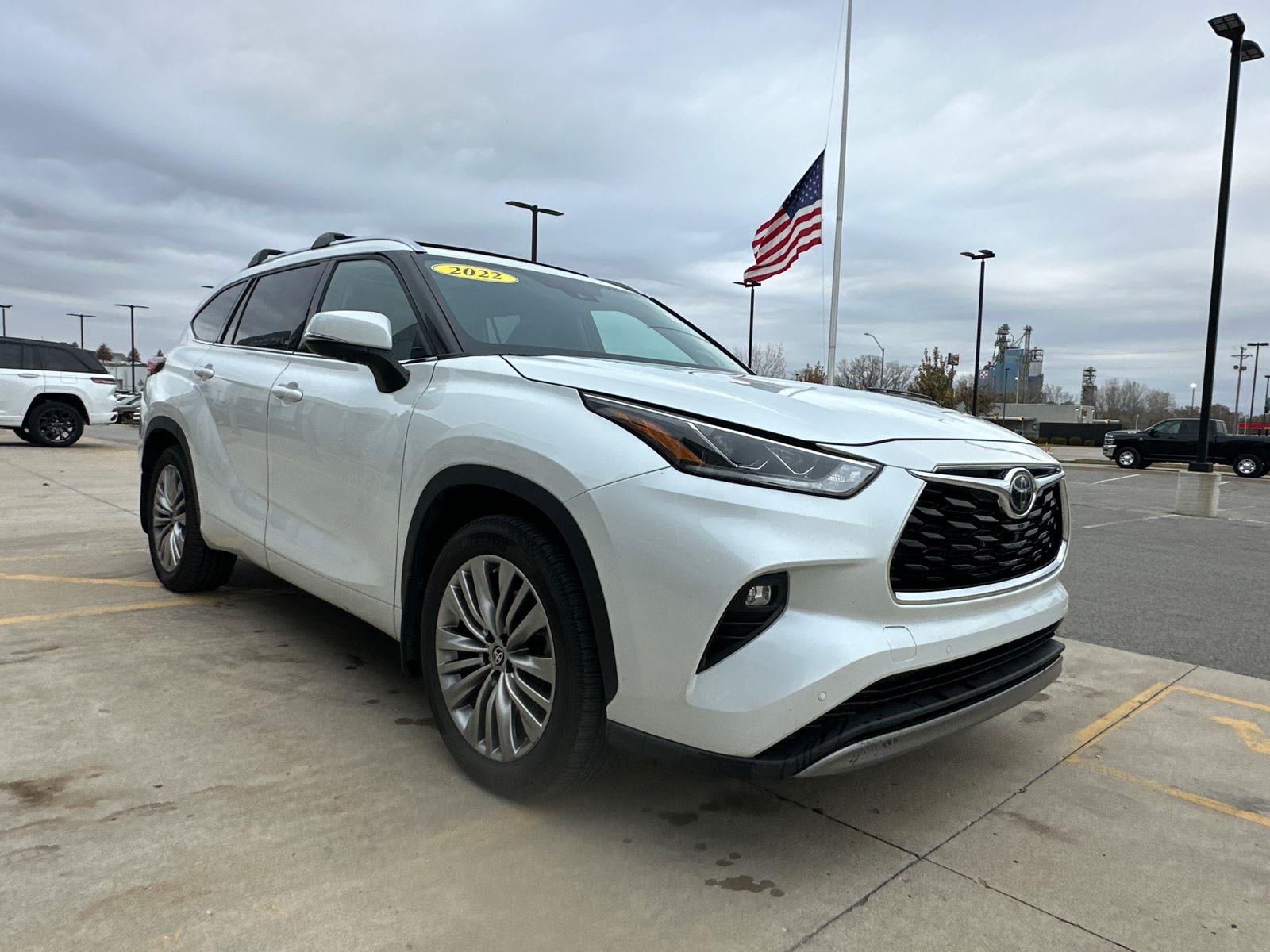 2022 Toyota Highlander Platinum photo 3