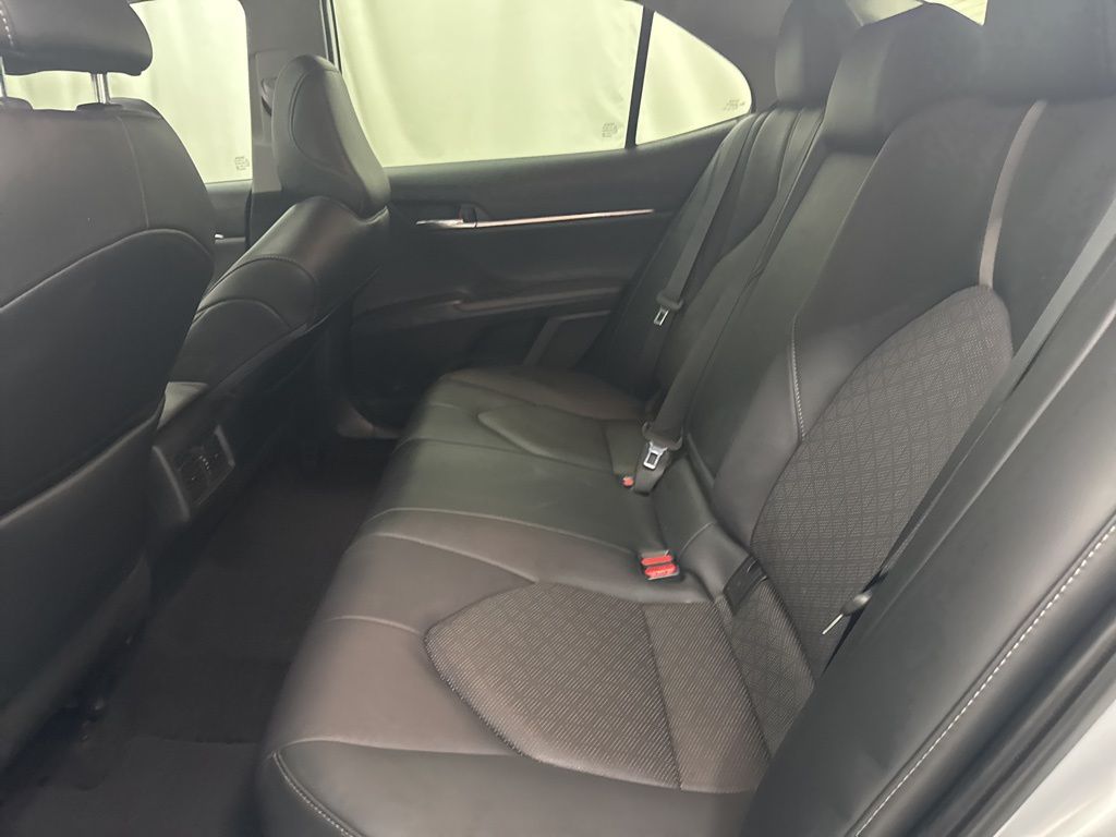 2022 Toyota Camry Hybrid XSE photo 15