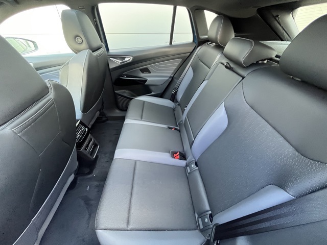 2025 Volkswagen ID.4 Pro Plus photo 3