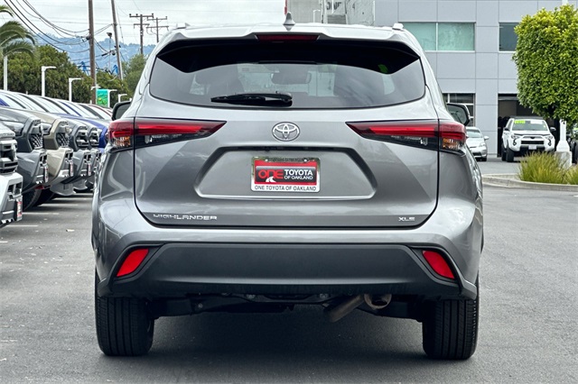 2025 Toyota Highlander XLE photo 5