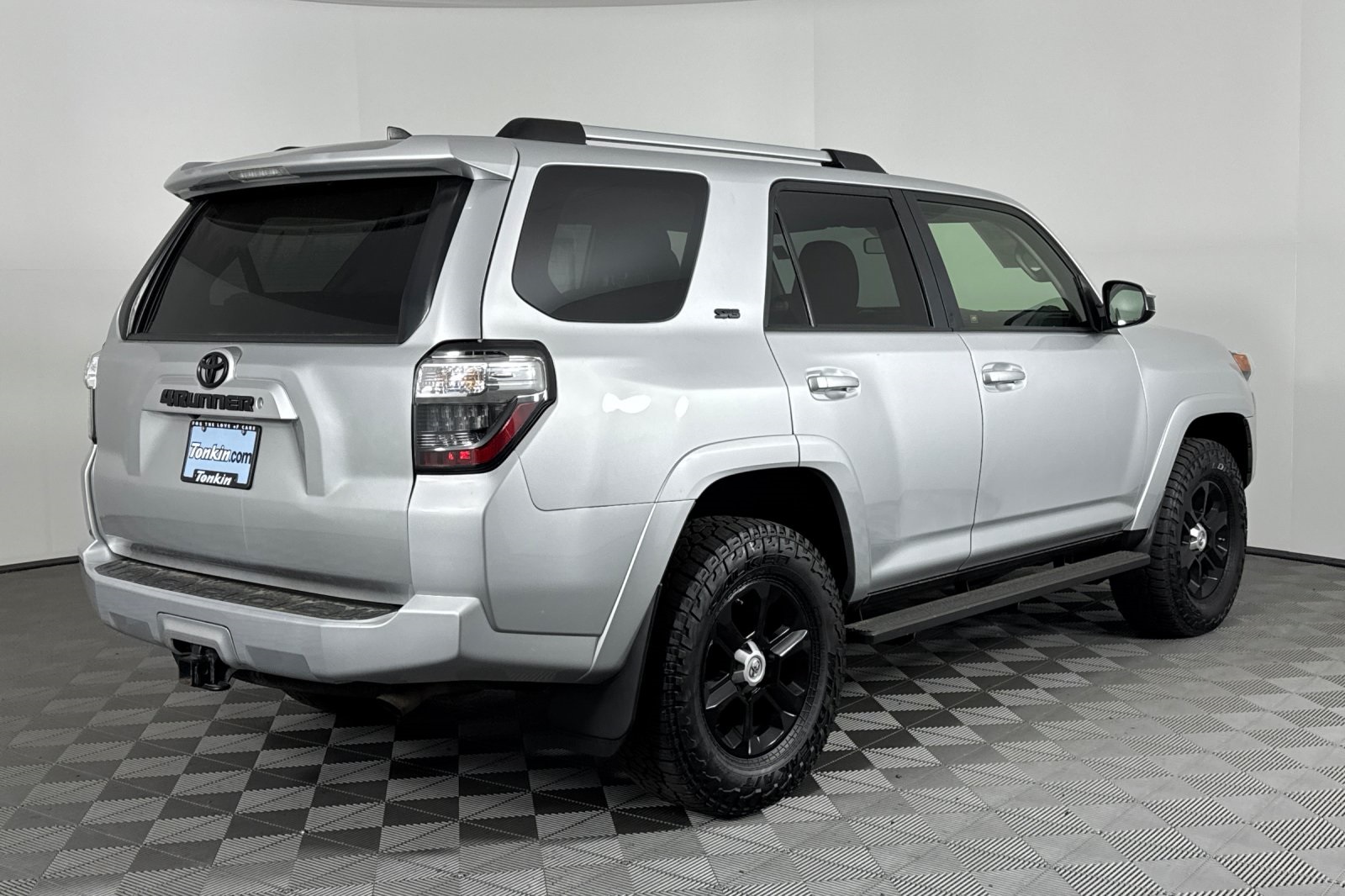 2019 Toyota 4Runner SR5 photo 3