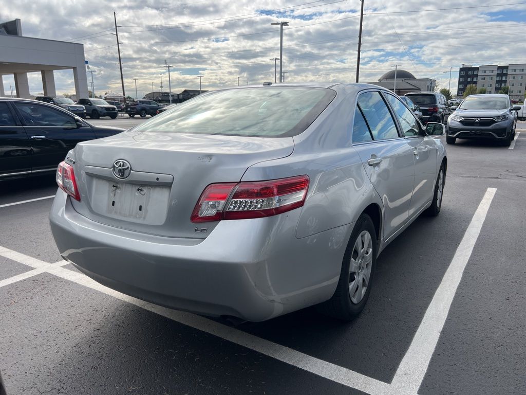 2010 Toyota Camry LE photo 3