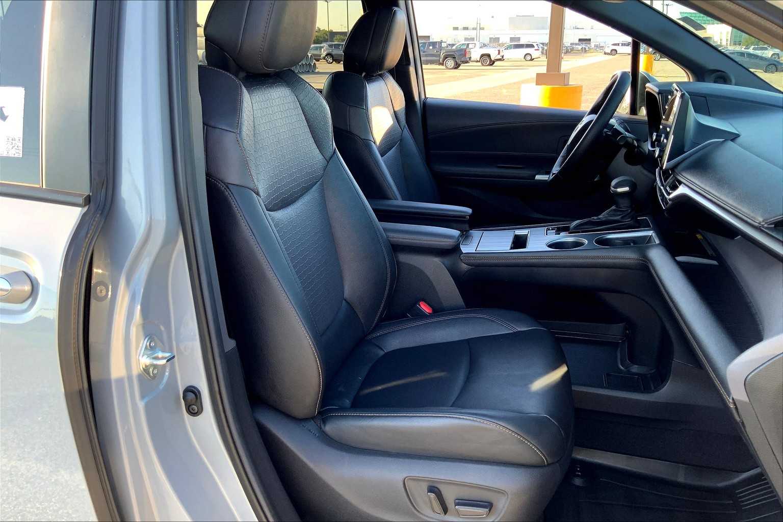 2023 Toyota Sienna Woodland Edition photo 8