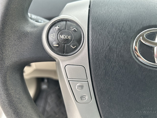 2014 Toyota Prius Four photo 15