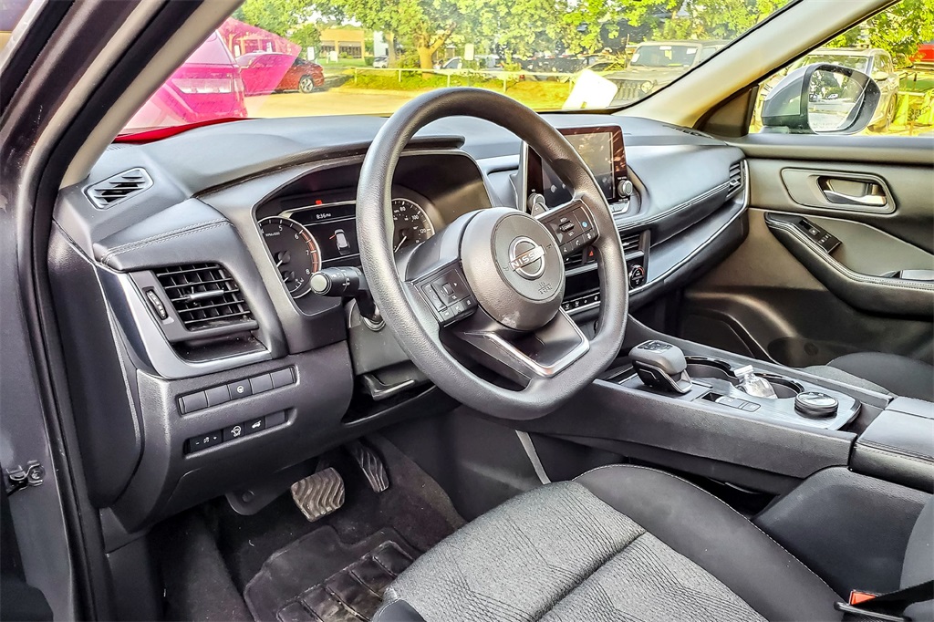 2024 Nissan Rogue SV photo 6