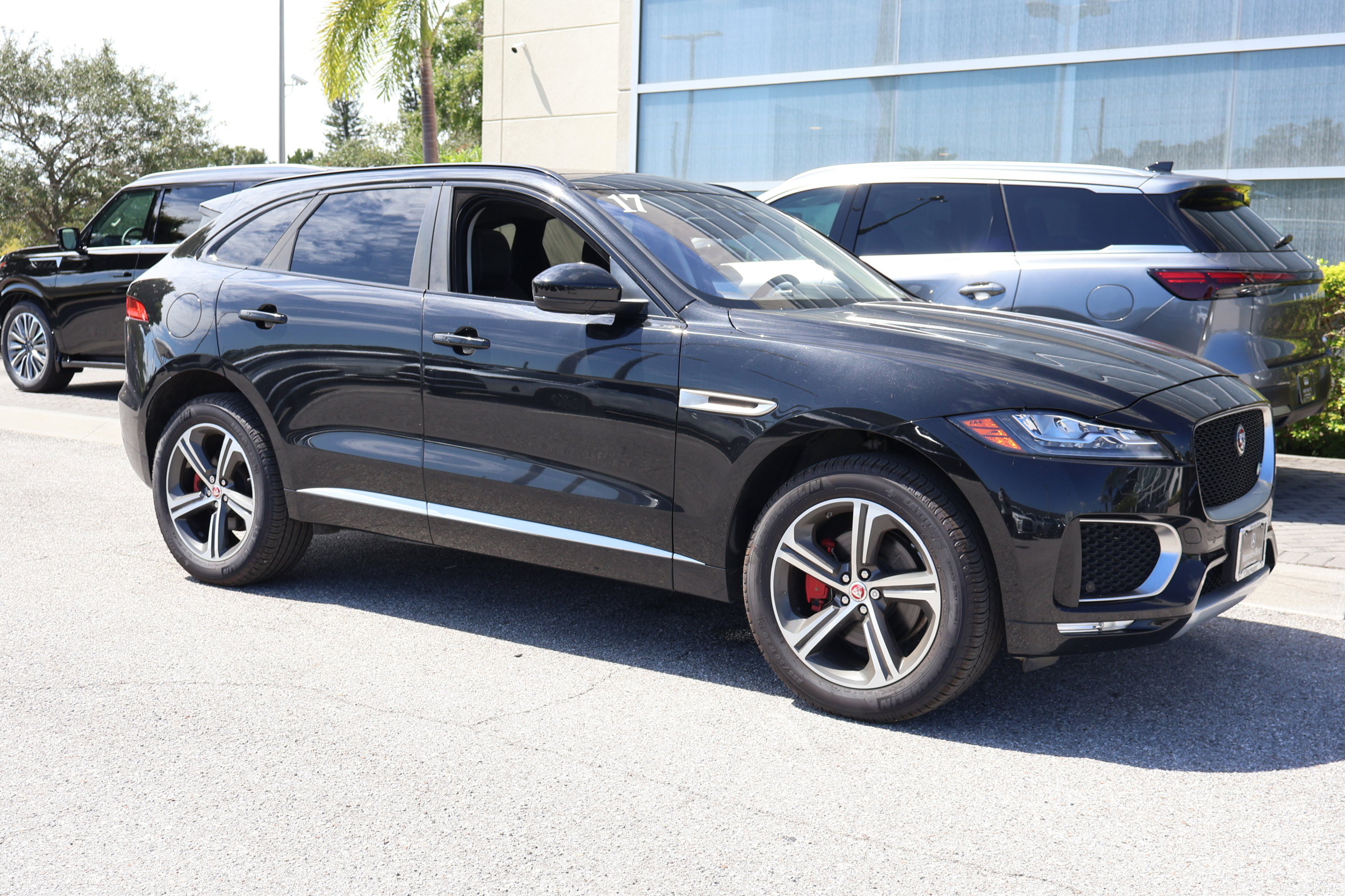 2017 Jaguar F-PACE S photo 9