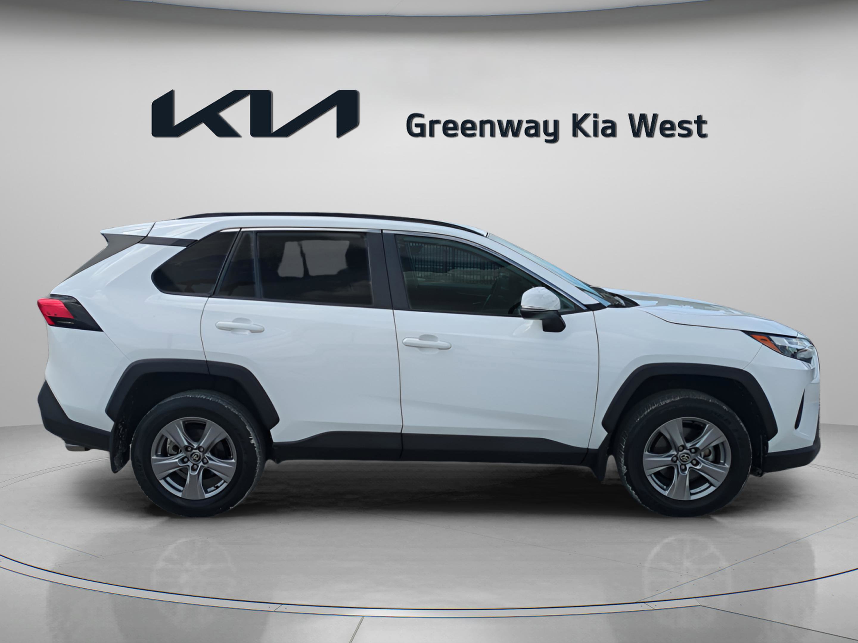 2024 Toyota RAV4 XLE photo 7