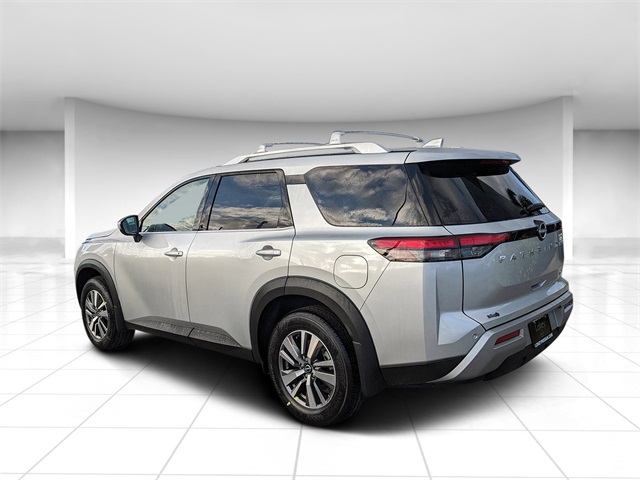 2025 Nissan Pathfinder SL photo 3