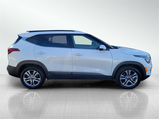 2023 Kia Seltos S photo 2
