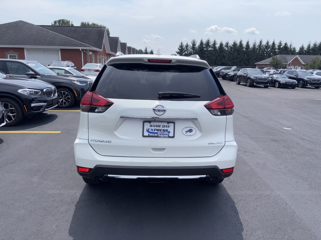 2017 Nissan Rogue SL photo 3