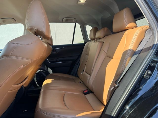 2022 Toyota RAV4 LE photo 13