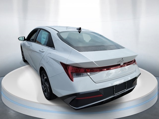 2025 Hyundai Elantra SEL Convenience photo 3