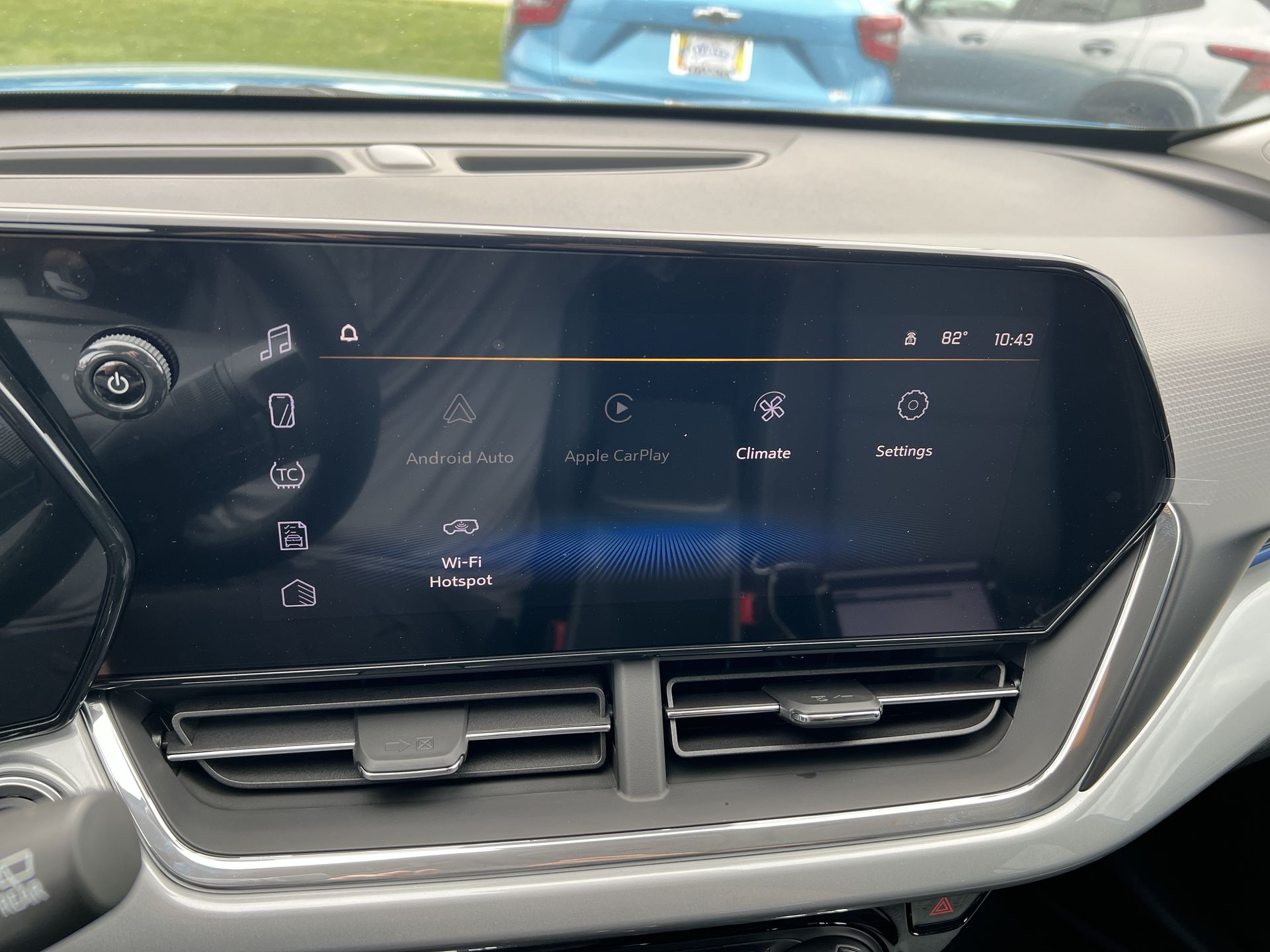 2025 Chevrolet Trax LT photo 13