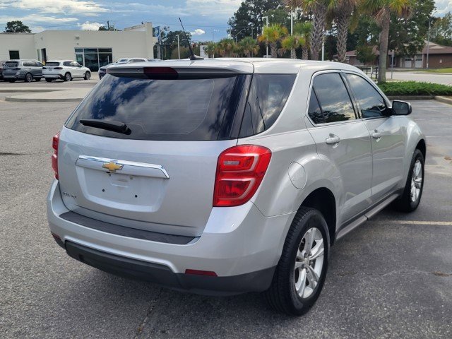 2017 Chevrolet Equinox LS photo 2
