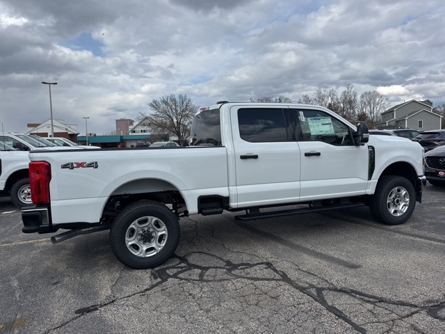 2025 Ford F-350 XLT photo 3
