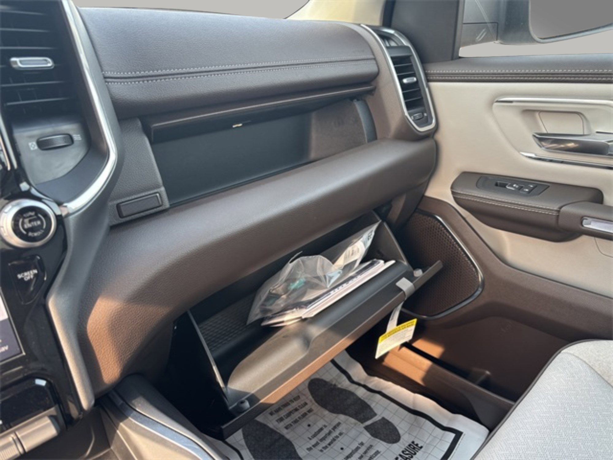 2025 Ram 1500 Laramie photo 16