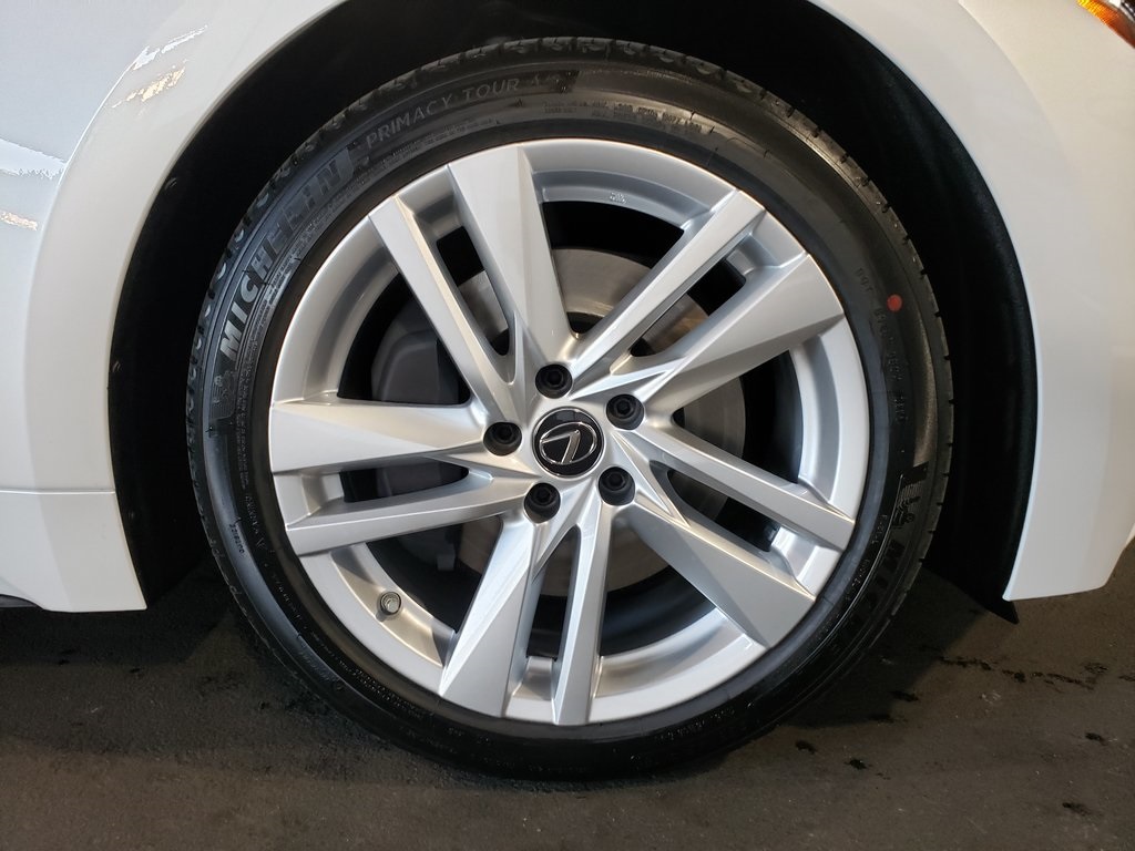 2025 Lexus IS 300 photo 4