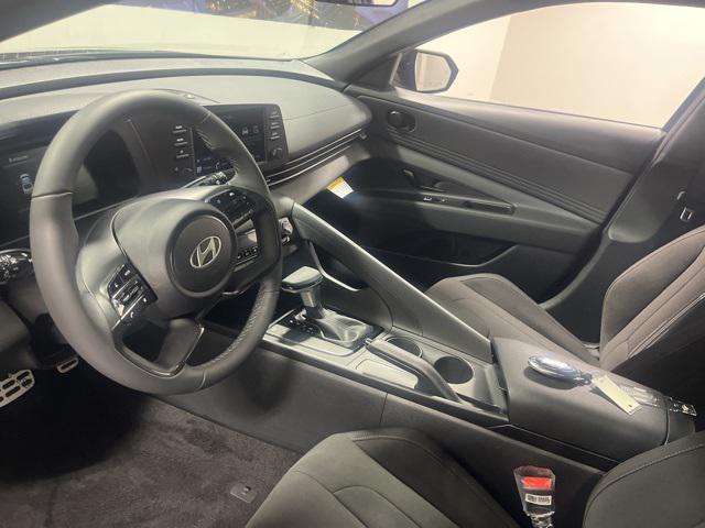 2025 Hyundai Elantra SEL Sport photo 10