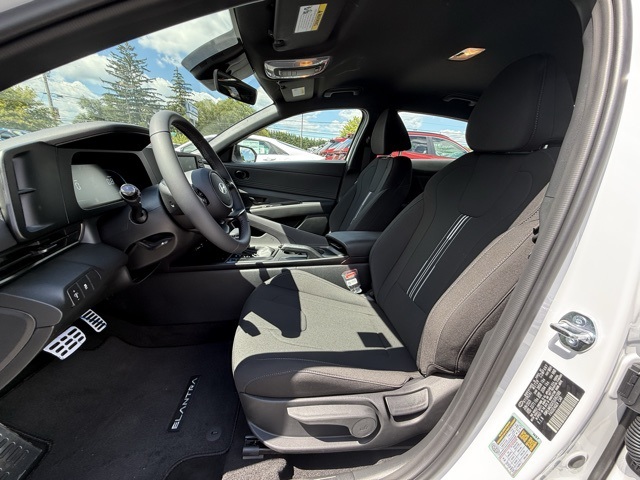 2025 Hyundai Elantra SEL Sport photo 11